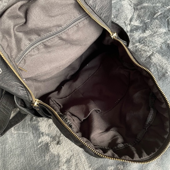 Backpack - Picture 3 of 5